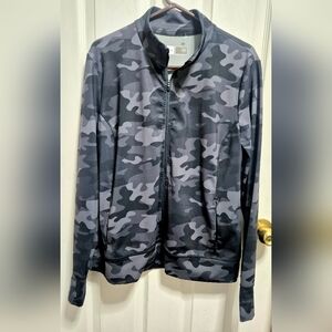 Lole Size XL ladies athletic wear camo jacket camo. Zips up, Pockets. Worn Twice